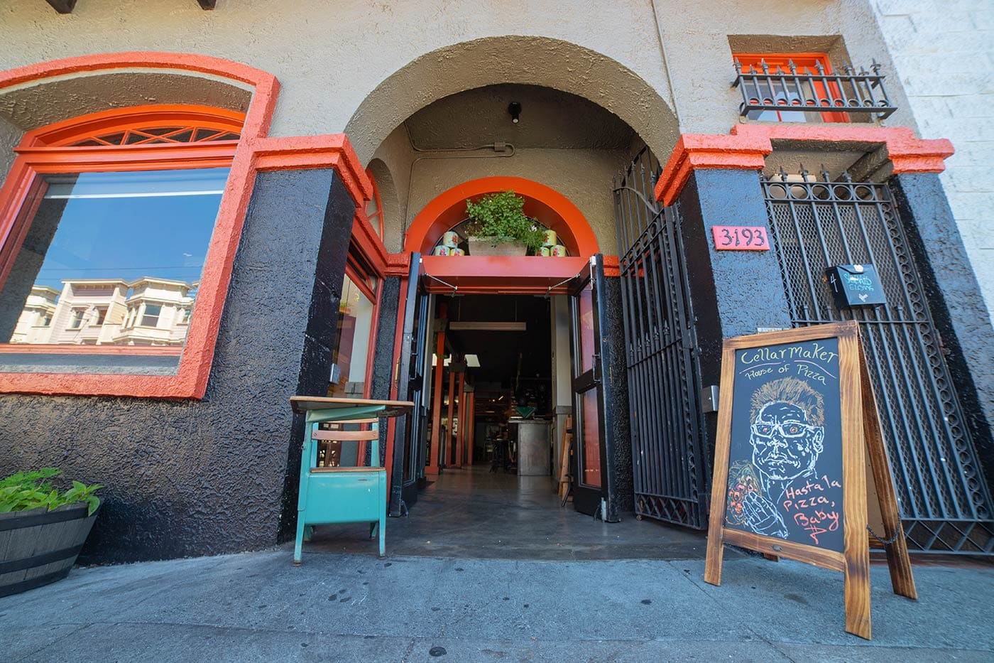 Cellarmaker House Of Pizza Entryway